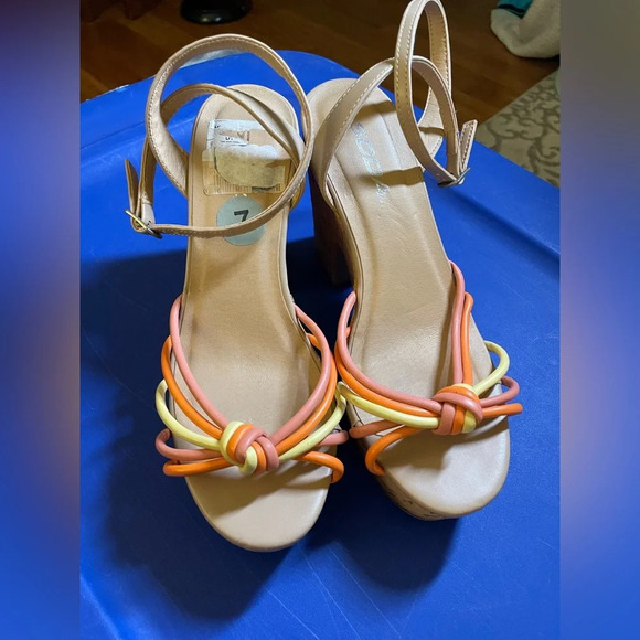 SODA chunky platforms size 7 tan with pink and‎ orange straps - Picture 1 of 9